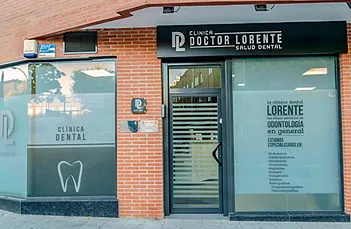 Clínica Dental Lorente Monge exterior de consultorio