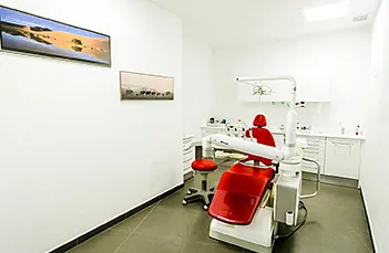 Clínica Dental Lorente Monge consultorio rojo